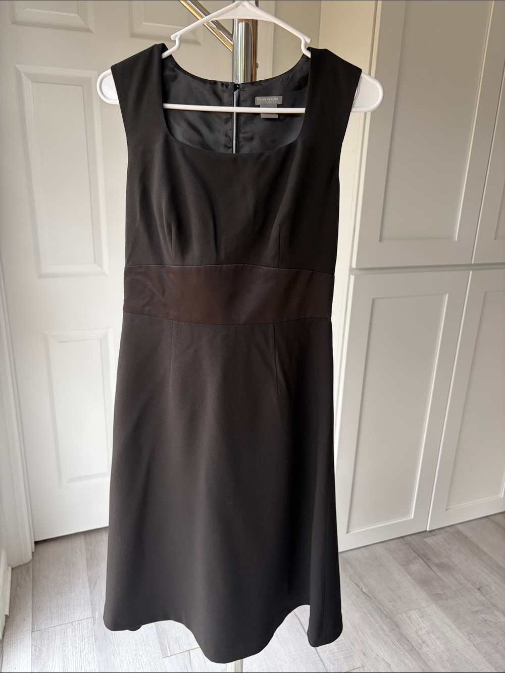 Ann Taylor Black Sleeveless Waist-Panel A-Line Dress, Size 4.